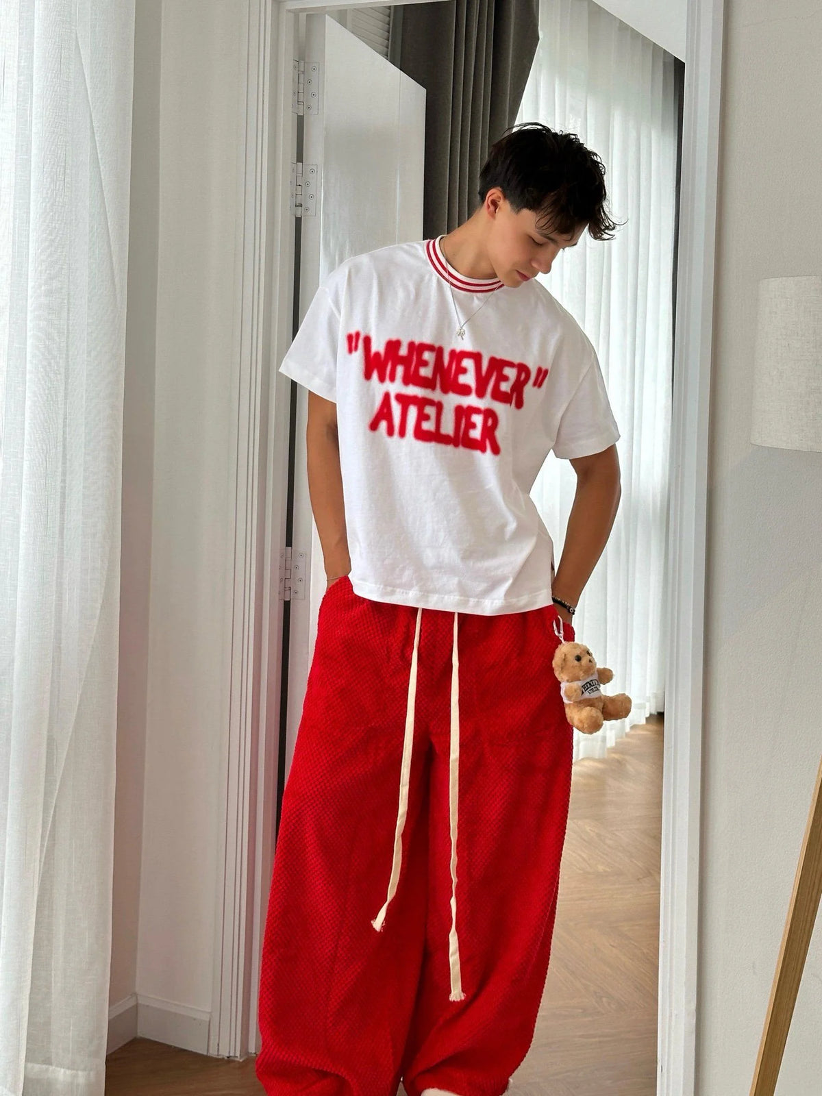 “WHENEVER” SPRAY STRIPED NECK TEE WHITE RED
