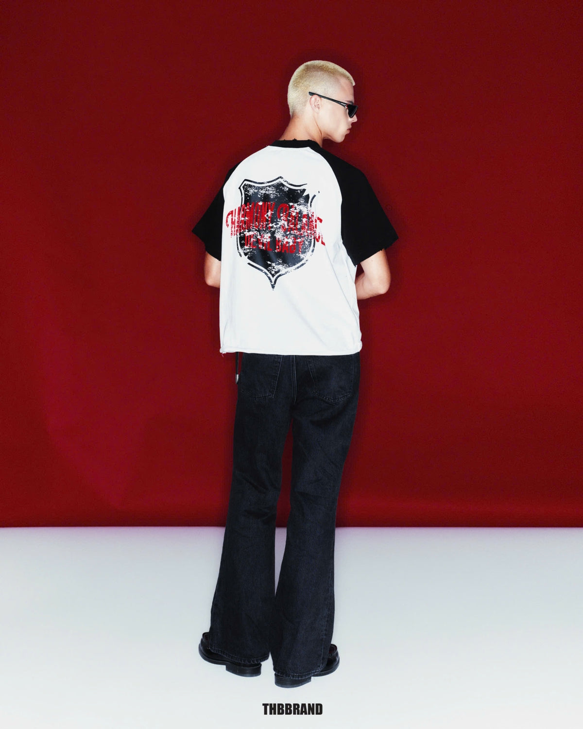 THBB BOXY RAGLAN HARMONY - BADGE - WHITE + BLACK